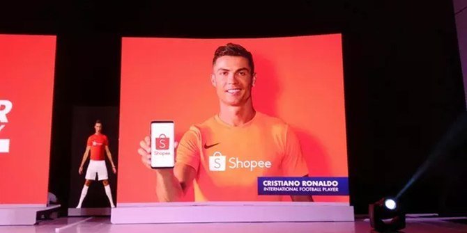 Cristiano Ronaldo Antusias Belajar Goyang Shopee