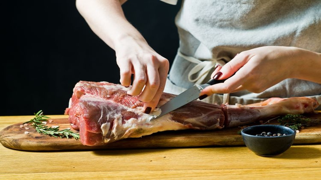 5 Cara Masak Daging Kambing Agar Bebas Prengus