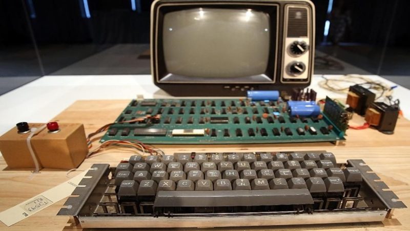 Komputer Produk Pertama Apple Dilelang