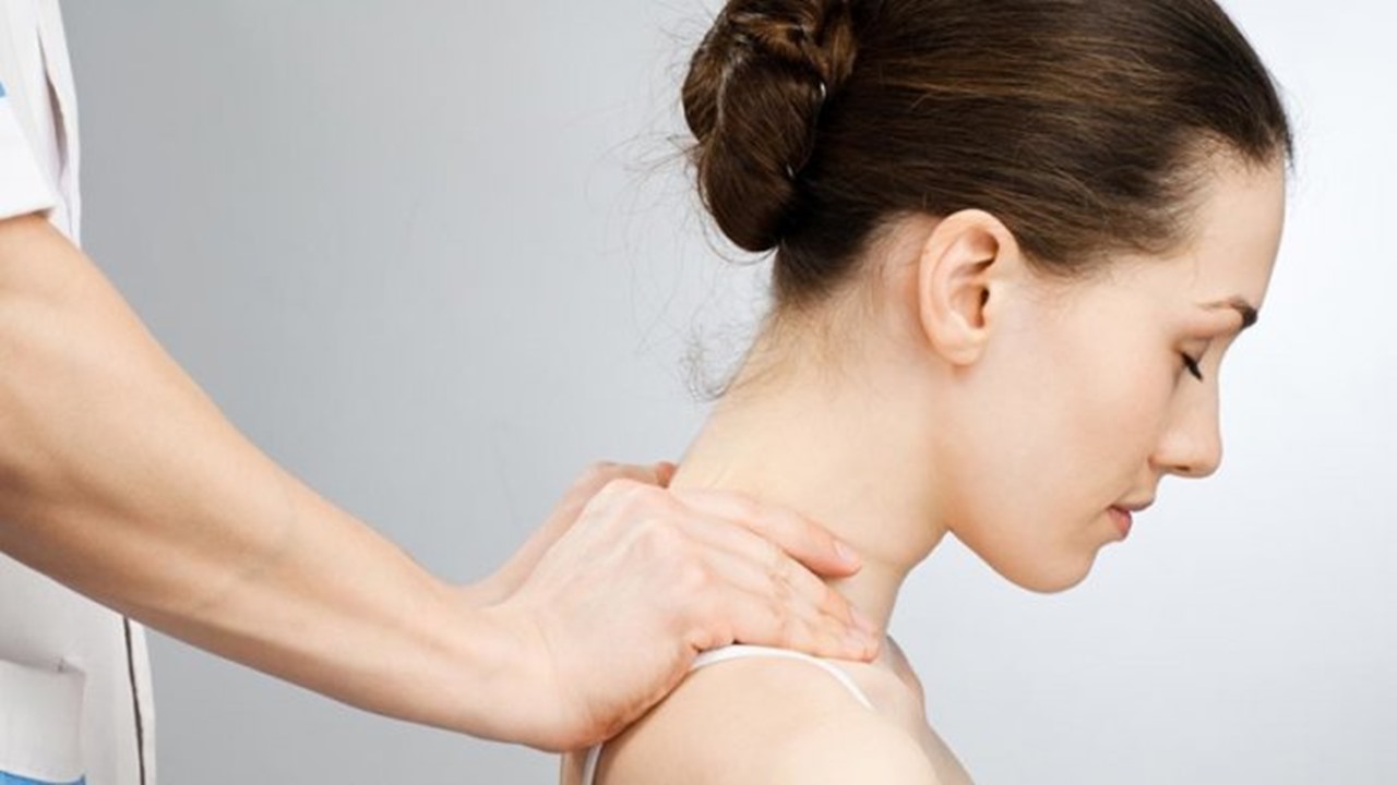 Ada 4 Tips Ampuh Obati Sakit Leher yang Berlebihan